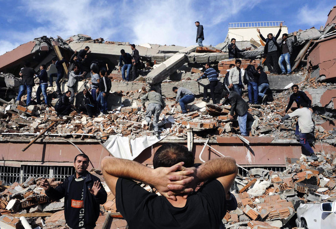 В Турции произошло сильное землетрясение 01-pic3-700x467-64261