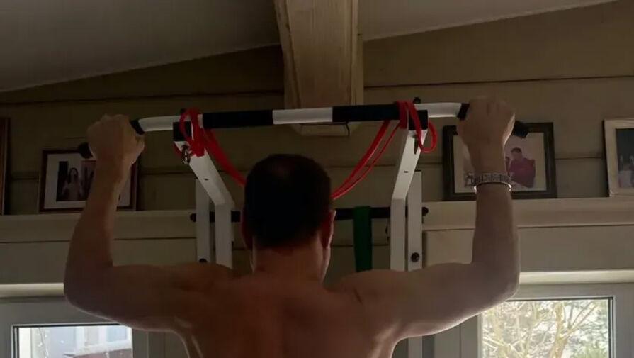 Телеведущая Оксана Федорова опубликовала редкое фото мужа на тренировке