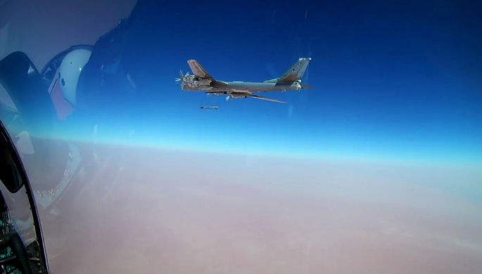 Пуск бомбардировщиком Ту-95МС крылатой ракеты Х-101