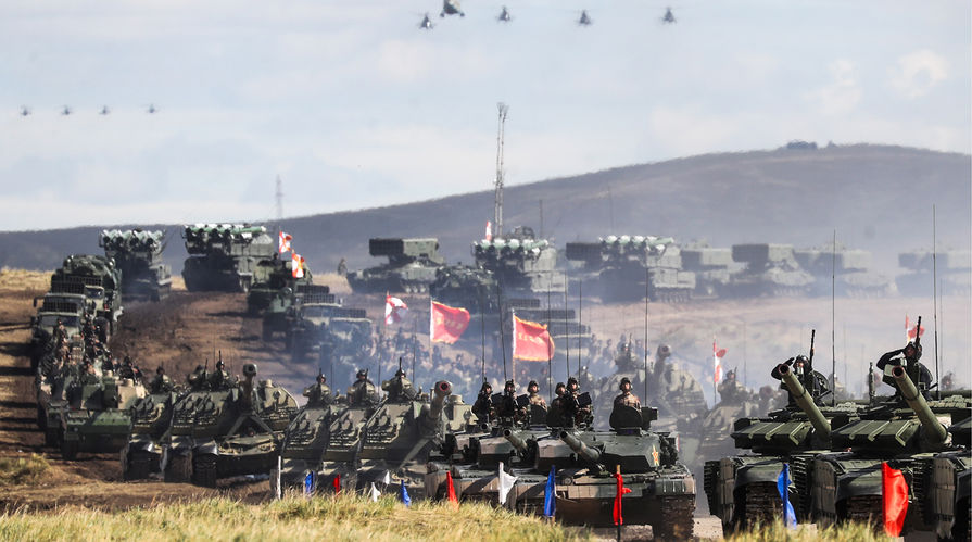 Парад участников военных маневров "Восток-2018" на забайкальском полигоне "Цугол", 13 сентября 2018 года