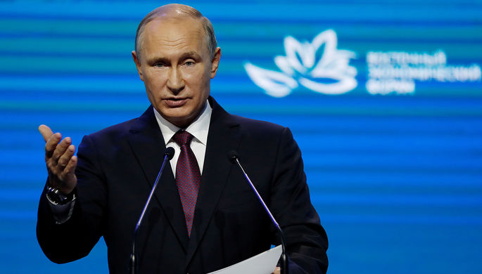 Президент России Владимир Путин во время сессии Восточного экономического форума во Владивостоке, 7...