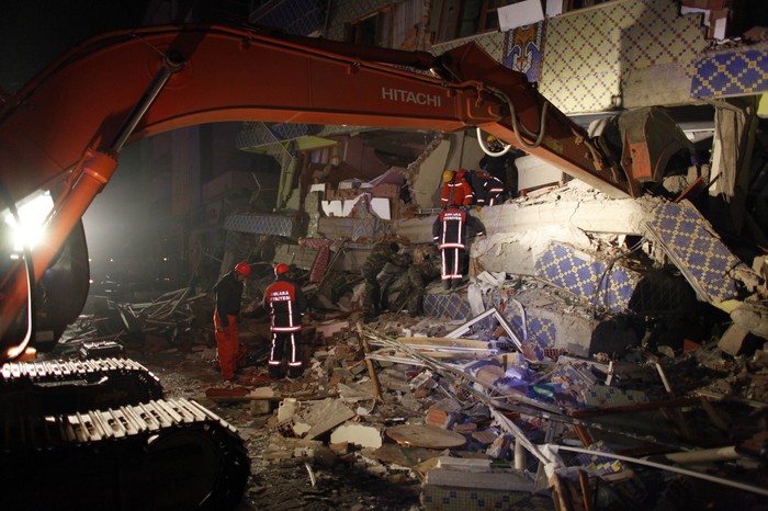 В Турции произошло сильное землетрясение 02-pic3-700x467-39251