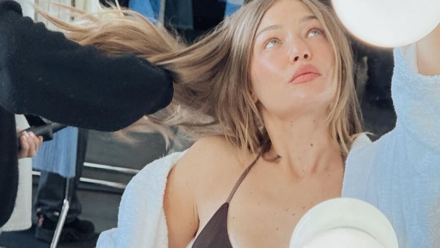 Модель Джиджи Хадид выложила фото в лифе бикини и трикотажных брюках