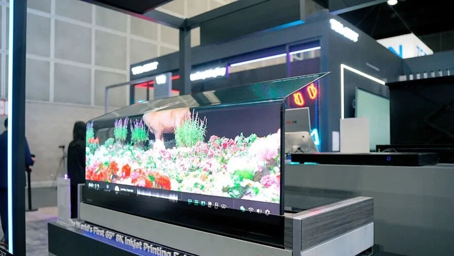 Компания TCL представила первый в мире складной OLED-телевизор с разрешением 8K