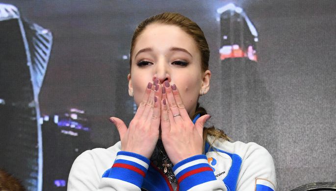 Мария Сотскова (Россия) после выступления в произвольной программе женского одиночного катания на...