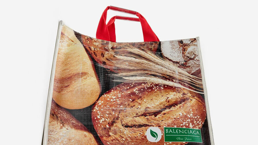 Бренд Balenciaga представил сумку с изображением хлеба почти за 300 тысяч рублей