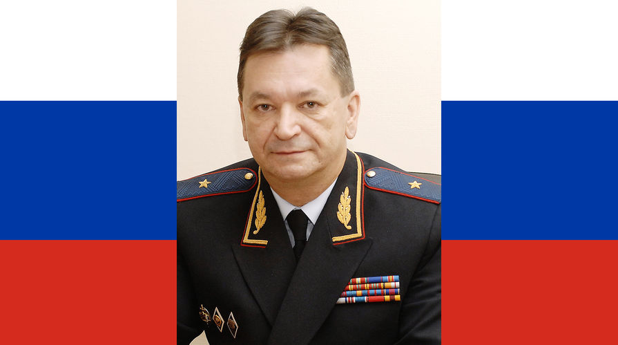 Александр Прокопчук в 2012 году и флаг России, коллаж "Газеты.Ru"