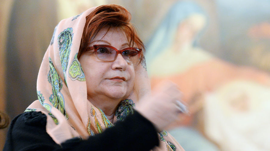 Елена Степаненко в кафедральном соборном храме Христа Спасителя на литургии, 2015 год