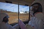 Японские власти впервые со времен аварии на АЭС разрешили побывать на станции местным и иностранным журналистам. Их сопровождали ликвидаторы.