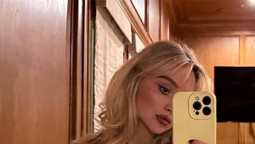 Певица Сабрина Карпентер выложила фото в прозрачном платье в кристаллах