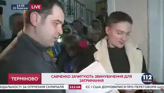 Кадр из прямого эфира с моментом задержания Надежды Савченко в Киеве, 22 марта 2018 года