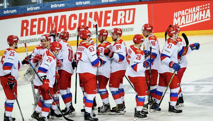 Игроки сборной России по хоккею радуются победе