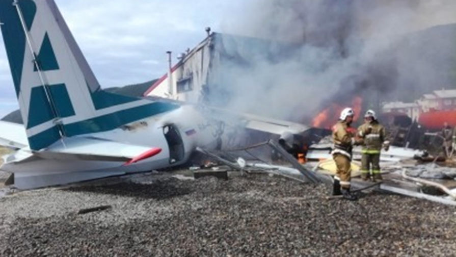 На месте аварийной посадки пассажирского самолета Ан-24 авиакомпании "Ангара", 27 июня 2019 года