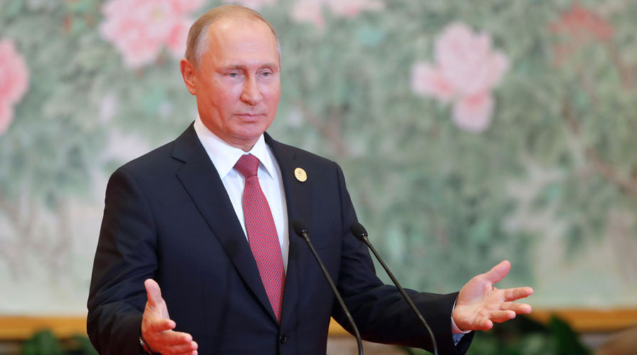 Президент России Владимир Путин во время пресс-конференции по итогам саммита Шанхайской организации сотрудничества (ШОС), 10 июня 2018 года