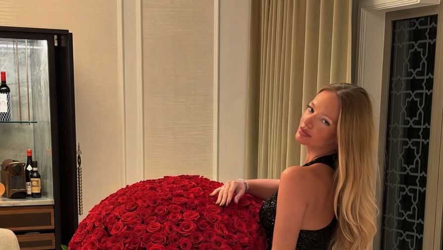 Дочь пресс-секретаря Пескова Елизавета снялась в облегающем платье в Абу-Даби