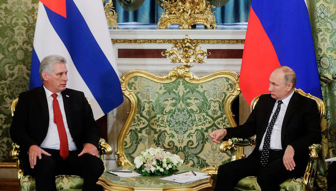 Лидер Кубы Мигель Диас-Канель Бермудес и президент России Владимир Путин во время встречи в Кремле...