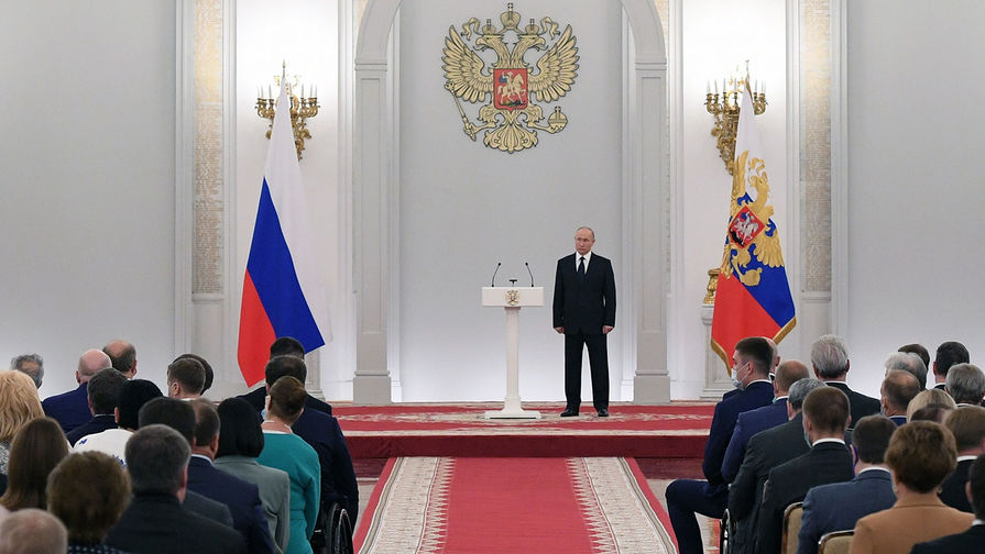 Президент России Владимир Путин во время встречи с депутатами Государственной Думы РФ седьмого созыва, 21 июня 2021 года