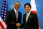 Бывший президент США Барак Обама и премьер-министр Японии Синдзо Абэ, 2013 год 