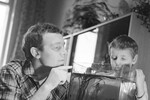 Актер Иннокентий Смоктуновский с сыном Филиппом, 1962 год