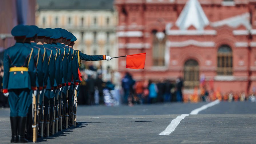 Военнослужащие на&nbsp;генеральной репетиции военного парада в&nbsp;Москве, 7 мая 2017 года