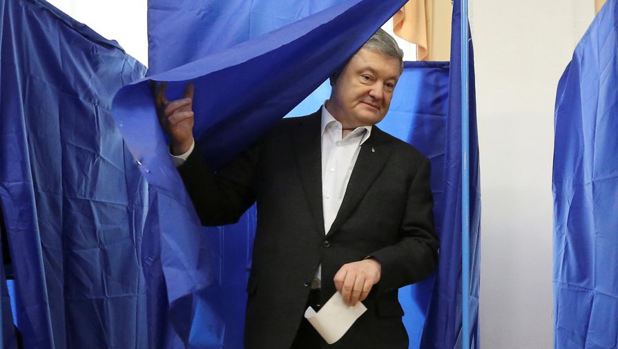 Петр Порошенко на избирательном участке