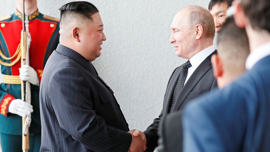 Президент России Владимир Путин и глава КНДР Ким Чен Ын во время встречи на&nbsp;острове Русский, 25 апреля 2019 год