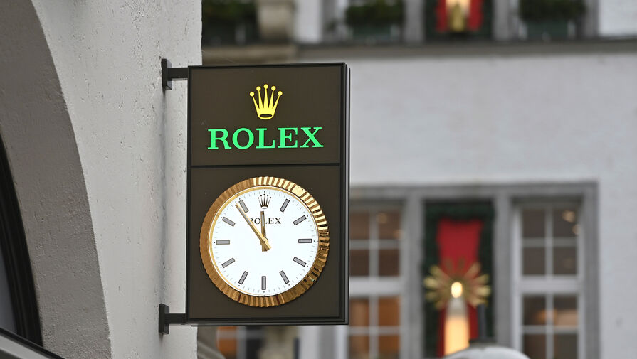 В Казани таможенники обнаружили под одеждой пассажира шесть часов Rolex
