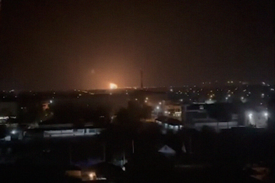 Кадр из видео с места вероятного падения украинского беспилотного летательного аппарата (БПЛА) в Славянске-на-Кубани, 27 апреля 2024 года