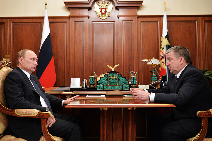 Президент России Владимир Путин и глава Республики Карелия Александр Худилайнен (слева направо) во время встречи в Кремле