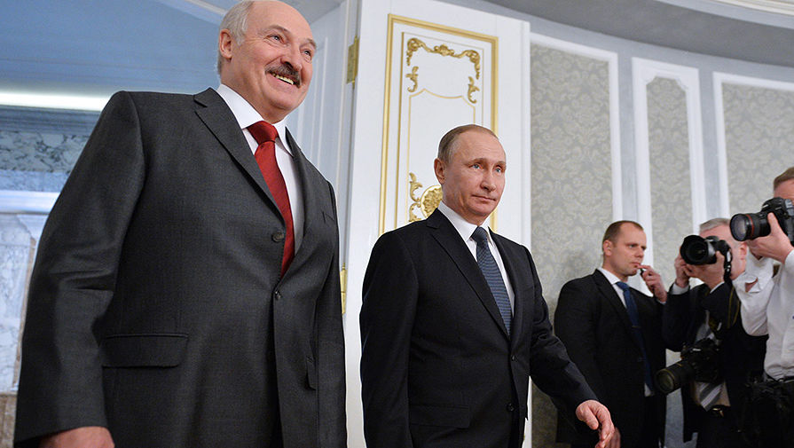 Президент Белоруссии Александр Лукашенко и президент России Владимир Путин во время встречи