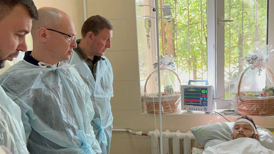 Пушилин и Кириенко навестили раненых волонтеров из Молодой Республики в ДНР