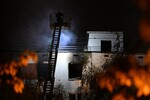 На месте взрыва в многоэтажном доме на улице Генерала Тюленева в Москве, 4 мая 2025 года