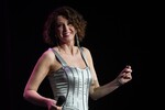 Наталья Сенчукова выступает на концерте в честь 35-летия группы «Дюна» в Москве, 2022 год