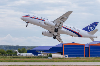 Самолет Sukhoi Superjet 100