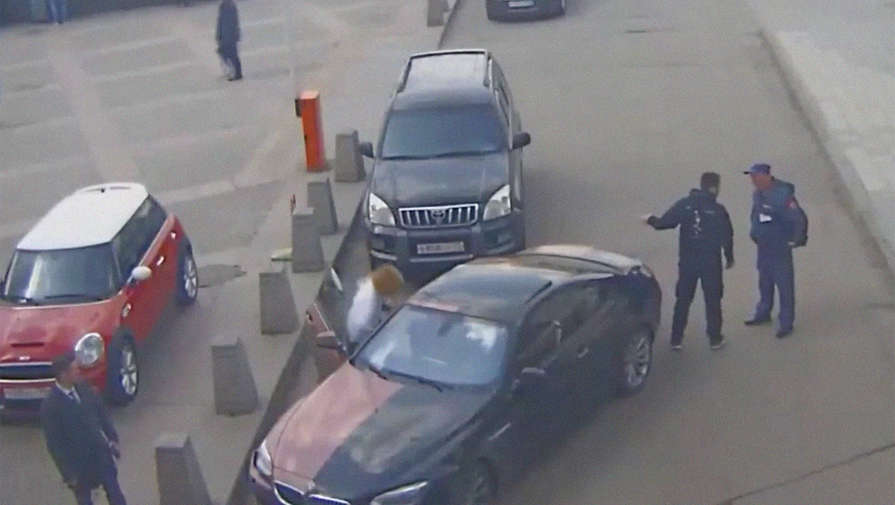 Боец ММА Магомедов устроил стычку с охранниками на парковке в Москве