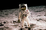 Нил Армстронг. «Человек на луне». 1969 год
<br><br>Астронавт Базз Олдрин на поверхности Луны в ходе миссии «Аполлон-11»