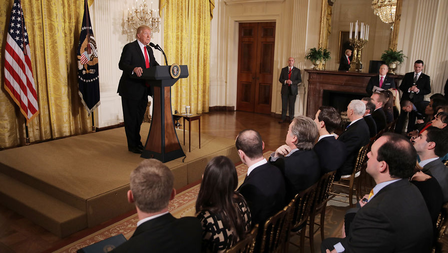 Президент США Дональд Трамп объявляет о новой кандидатуре на пост министра труда — Александере Акосте, Белый дом, Вашингтон, 16 февраля 2017 года