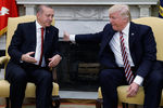 Президент Турции Реджеп Тайип Эрдоган и президент США Дональд Трамп во время встречи в Белом доме, 16 мая 2017 года