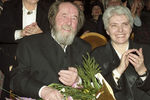 Александр Солженицын с супругой Натальей в Большом зале Московской консерватории на вечере в честь своего 80-летия, 1998 год