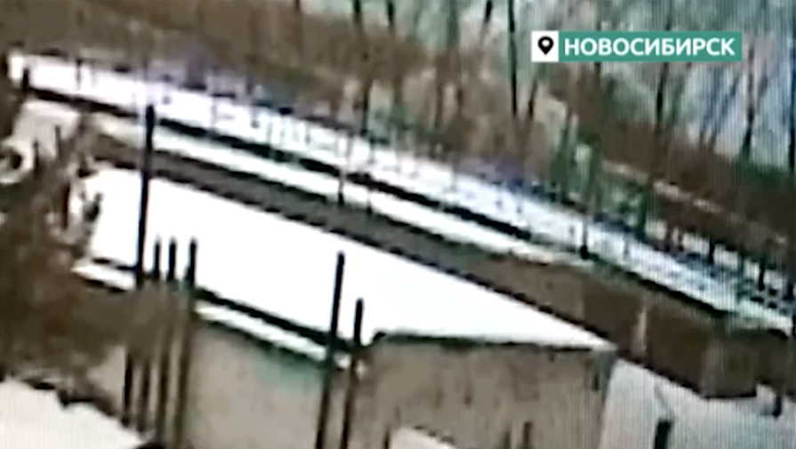 В Новосибирске 12 гаражей обрушились из-за взрыва газа
