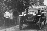 Сергей Рахманинов с родственницами в автомобиле, Тамбовская область, 1912 год