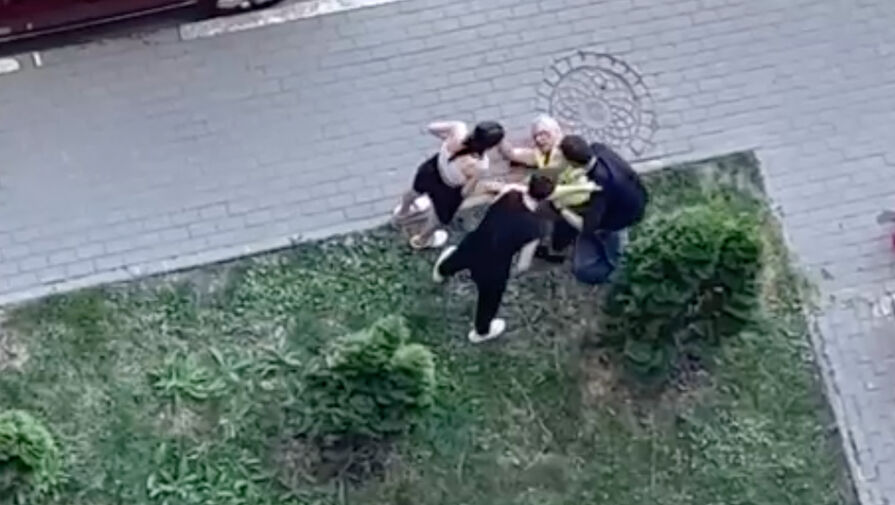 Российские подростки жестоко избили пенсионера