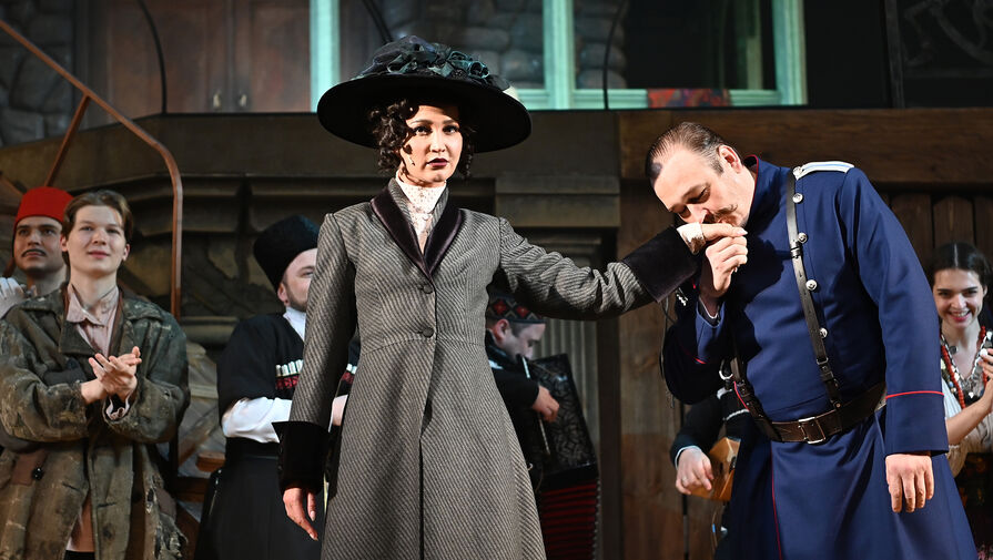 Артисты МХАТа пожаловались на закрытую сцену