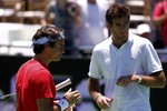 Швейцарец Роджер Федерер и аргентинец Хуан Мартин Дель Потро провели выставочный матч
