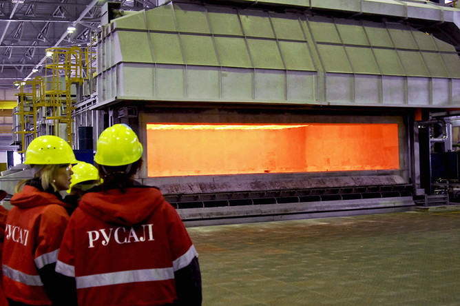 «Русал» приостановил выпуск алюминия на нерентабельных заводах
