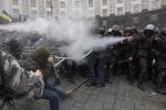 Против участников митинга за евроинтеграцию в Киеве применили слезоточивый газ