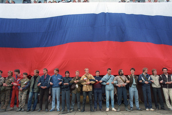Митинг защитников демократии у Дома Советов РСФСР после провала попытки государственного переворота, 22 августа 1991 года