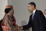 Президент США Барак Обама лишь однажды жал Каддафи руку – на полях саммита «большой восьмерки» в итальянской Л'Аквиле в июле 2009 года. Один из предшественников Обамы, Рональд Рейган (президент в 1981-1989 годах), называл Каддафи не иначе как «бешеной собакой»