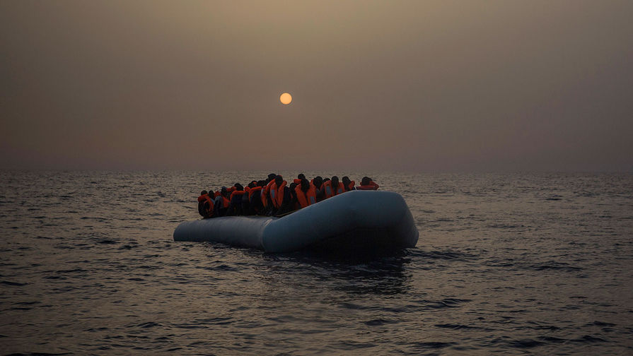 Три лодки с мигрантами перехватили  пограничники в Британии