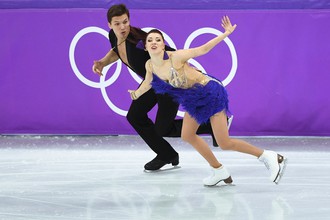 Российские фигуристы Екатерина Боброва и Дмитрий Соловьев после проката короткой программы в личном турнире танцев на льду на Олимпийских играх — 2018